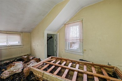 Three-bedroom bungalow with unfinished basement, large back yard - photo 14