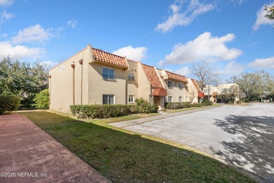 Excellent Opportunity in a Well-Maintained Gated Community! This - photo 3