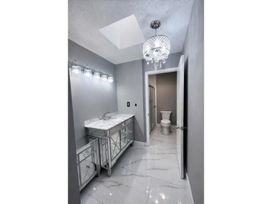 Welcome home! Fully renovated luxury patio home stands far above - photo 22