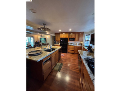 Well maintained home on a quiet street, with pleasant views and - photo 6