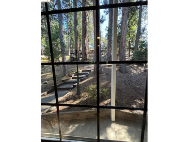 Well maintained home on a quiet street, with pleasant views and - photo 7