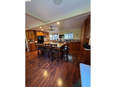 Well maintained home on a quiet street, with pleasant views and - photo 8