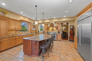 Luxury living at The Summit at Dongan Hills Colony. This - photo 14