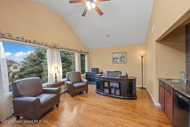 Luxury living at The Summit at Dongan Hills Colony. This - photo 28