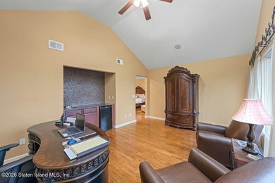 Luxury living at The Summit at Dongan Hills Colony. This - photo 29