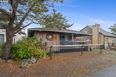 Welcome to your furnished, turnkey coastal retreat in the heart - photo 2