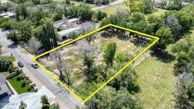 Located in the heart of the El Paso Country Club, this expansive - photo 3