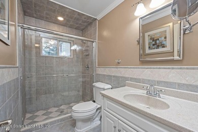 Luxury living at The Summit at Dongan Hills Colony. This - photo 33