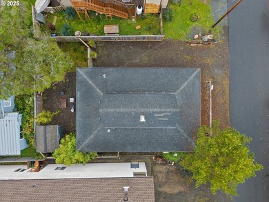 Welcome to your furnished, turnkey coastal retreat in the heart - photo 4