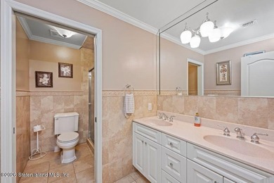Luxury living at The Summit at Dongan Hills Colony. This - photo 34