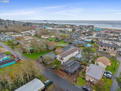 Welcome to your furnished, turnkey coastal retreat in the heart - photo 5