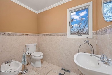 Luxury living at The Summit at Dongan Hills Colony. This - photo 35
