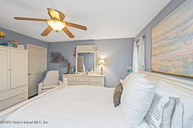 Luxury living at The Summit at Dongan Hills Colony. This - photo 36