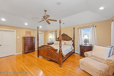 Luxury living at The Summit at Dongan Hills Colony. This - photo 37