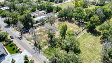 Located in the heart of the El Paso Country Club, this expansive - photo 9