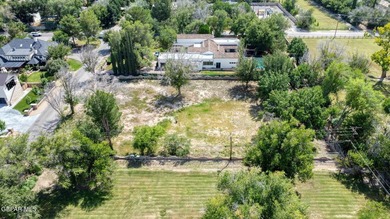 Located in the heart of the El Paso Country Club, this expansive - photo 10