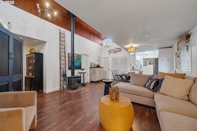 Welcome to your furnished, turnkey coastal retreat in the heart - photo 10