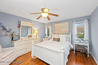 Luxury living at The Summit at Dongan Hills Colony. This - photo 40
