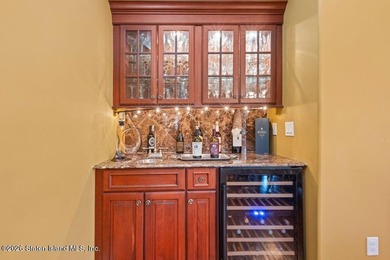 Luxury living at The Summit at Dongan Hills Colony. This - photo 46