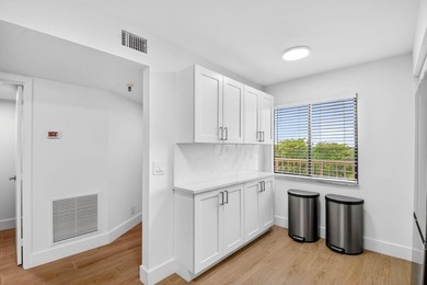 Beautifully updated and COMPLETELY FURNISHED 2-bedroom, 2-bath - photo 9