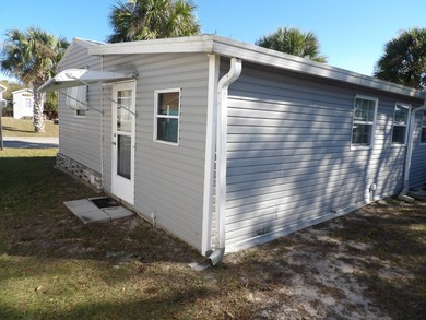 This cozy and partially furnished, 12 X 33 1 BR 1 BA home with - photo 4
