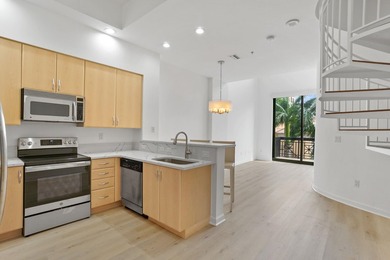 Fabulous Two-Story Boutique Loft Experience this exquisite - photo 5