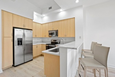 Fabulous Two-Story Boutique Loft Experience this exquisite - photo 6