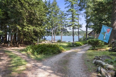 Lake Winnipesaukee Cottage with Deeded 24ft Boat Slip. Discover - photo 13