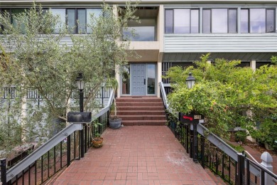 Lake Condo For Sale in Gainesville, Florida