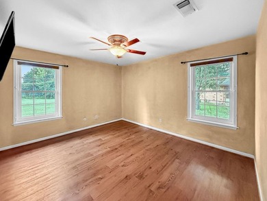 Spacious 4-bedroom, 2-bath brick home in an established - photo 22