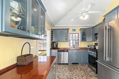 Presenting a rare waterfront Eastern Pt compound spanning 3 - photo 23