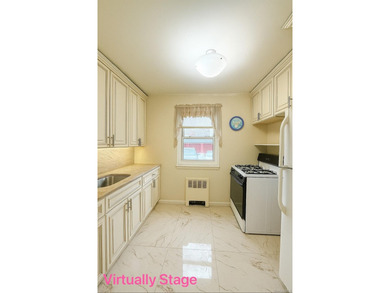 Beautiful One-Bedroom Garden-Style Apartment! Located on the - photo 3