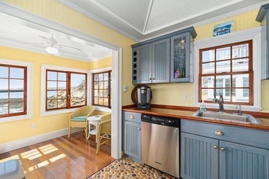 Presenting a rare waterfront Eastern Pt compound spanning 3 - photo 25