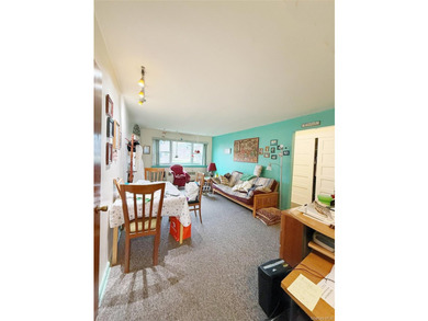 Beautiful One-Bedroom Garden-Style Apartment! Located on the - photo 5