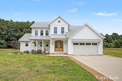 Welcome to 7067 118th, an enchanting Southern cottage just - photo 1