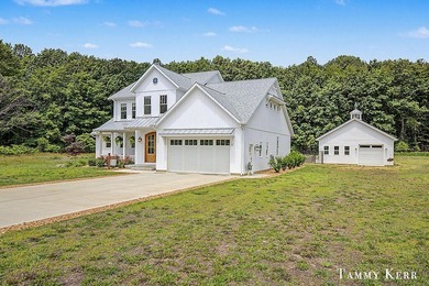 Welcome to 7067 118th, an enchanting Southern cottage just - photo 2