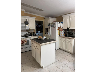 Charming mobile home featuring 3 bedrooms, 2 bathrooms, All age - photo 7