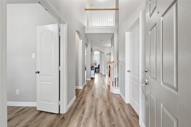 Welcome to this extremely well-maintained and move-in ready - photo 3