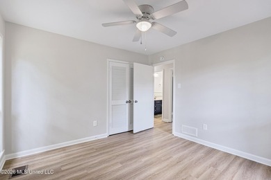 LIFE ON THE LAKE!! GORGEOUS TOTALLY RENOVATED HOME WITH THE MOST - photo 20