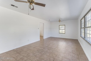 Welcome to this move-in ready gem situated on a spacious corner - photo 4