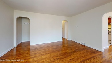 Welcome to 50 Raymond Place! An adorable well maintained 4 - photo 12