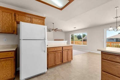 This sweet 1,513 sq. ft. Lake California home is turning heads - photo 14