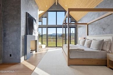 Set on more than four pristine acres beneath the iconic backdrop - photo 15