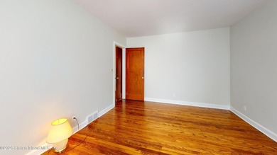 Welcome to 50 Raymond Place! An adorable well maintained 4 - photo 16