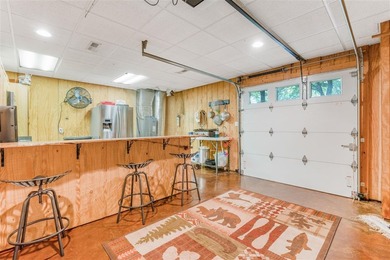 Exceptional lakefront living with room for everyone! This 5BR/3 - photo 17