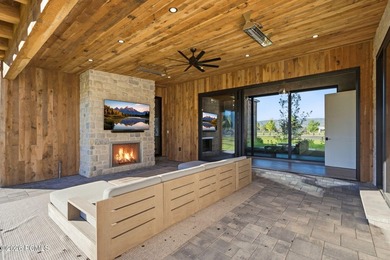 Set on more than four pristine acres beneath the iconic backdrop - photo 20