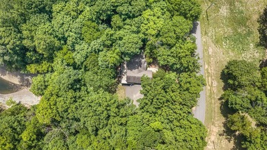 Exceptional lakefront living with room for everyone! This 5BR/3 - photo 23
