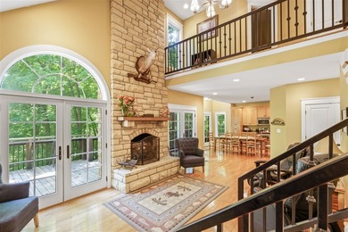 Exceptional lakefront living with room for everyone! This 5BR/3 - photo 25