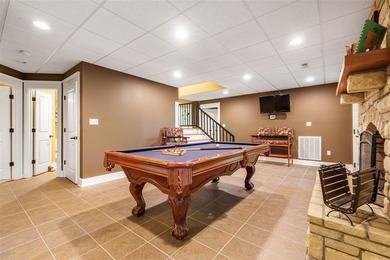 Exceptional lakefront living with room for everyone! This 5BR/3 - photo 32