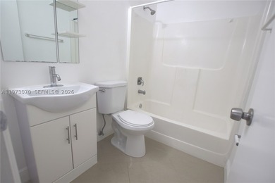 Excellent Opportunity in the Heart of Fontainebleau! Own a - photo 33